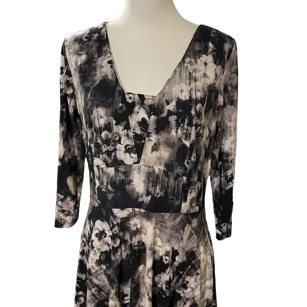 Simply Vera Vera Wang Dress Size Medium Floral Abstract Fit and Flare Stretchy - Picture 3 of 10
